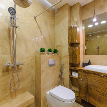 Vonios kambarys. Sendinto ąžuolo baldai